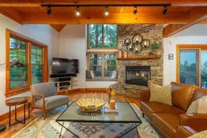 Elegant Retreat- Views Hot Tub Fire Pit-Family Friendly - Image 5