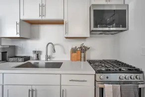 Private In-Law Suite w/ Kitchenette & Bath - Image 4