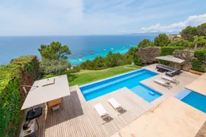Herce Property - Minimalist & Mediterranean - Image 2