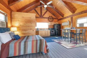 Lighthouse Lodge Pool House - Lakefront studio on the pool deck - Image 2