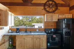 Lighthouse Lodge Pool House - Lakefront studio on the pool deck - Image 5