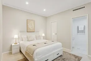 The Lake House | 6 Beds + Spa, 4 Min Coogee Beach - Image 3