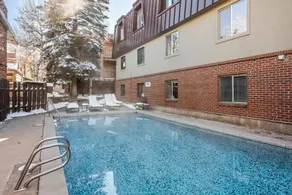 Renovated Aspen 2BR | Pool & Saunas! Walk to Town! - Image 5