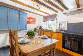 Fuchsia Cottage - Image 3