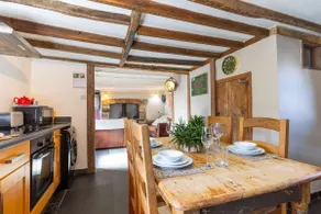 Fuchsia Cottage - Image 2
