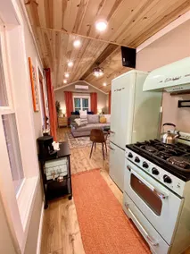 Riverbend Nook: HOT TUB + Wi-Fi/Romantic Getaway - Image 5