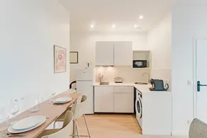 1-bedroom attic flat, close to the underground - Image 2