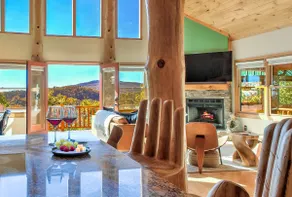 Stunning Mountain Cabin with Views and Hot Tub - Image 4