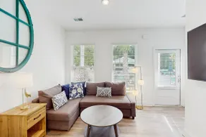 Modern 3BR pet-friendly resort cottage w/ poo - Image 3