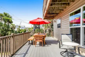 Relaxing oceanside home w/ multiple decks, outdoor - Image 2