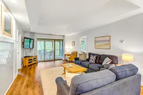 Scenic view cottage w/ Free Wifi - just a short wa - Image 2