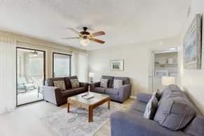 First-floor villa w/ lagoon views & screened porch - Image 2