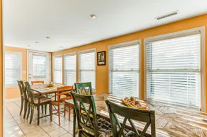 Marsh-view home w/ rooftop deck & steps from beach - Image 4