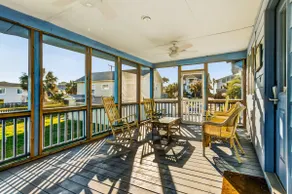Marsh-view home w/ rooftop deck & steps from beach - Image 3