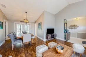 Gorgeous oasis with pool patio central AC WD and c - Image 3