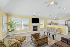 6BR sound-front home with hot tub, pool, grill, AC - Image 2