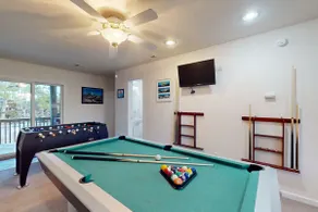 6BR Dog friendly w/mini golf, pool/hot tub, &game - Image 4