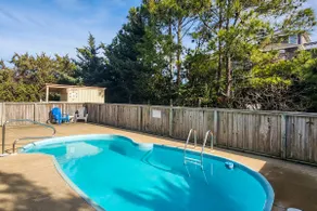 6BR Dog friendly w/mini golf, pool/hot tub, &game - Image 2