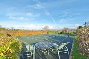 Spacious Home Near Bristol Sleeps 13 Sauna & Court - Image 2