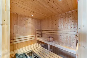 Spacious Home Near Bristol Sleeps 13 Sauna & Court - Image 4
