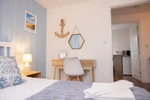 Snettisham Haven: Bright 2BD Coastal Retreat - Image 5