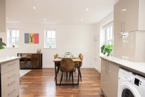 Snettisham Haven: Bright 2BD Coastal Retreat - Image 2