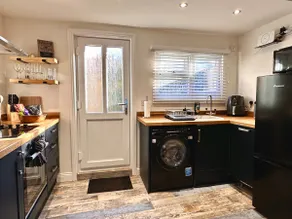 Luxury Village Cottage with Spa Bath & Beams - Image 4