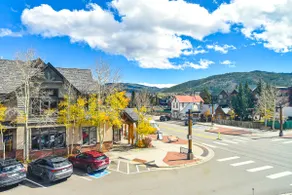 Fifth Main Condo - Downtown, Mountain Views - Image 5