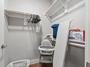 Elegant King Bed+Stockyards+Gym+Pool+Free Parking - Image 3