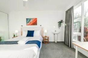 StayAU Premier Mountain 6 BRM Luxury Villa in Tas - Image 2