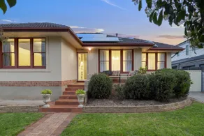 Bedford Beauty Stylish Retro Family Home with office - Image 5