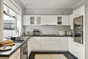 Bedford Beauty Stylish Retro Family Home with office - Image 4