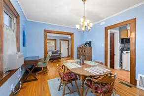 Charming 1920s Apartment Steps from Lakeside Park - Image 3