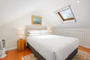 Spacious Redfern Retreat | Courtyard & Workspace - Image 5