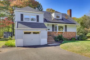 Spacious Fanwood Home w/ Decks, Walk to Park! - Image 4