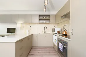 Quiet Retreat Close to City Centre and Lake - Hosted by Canstay - Image 4