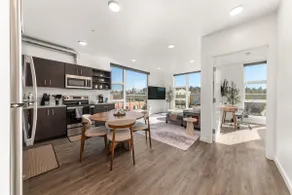 Bright 2-BR w/ King Beds - Image 2