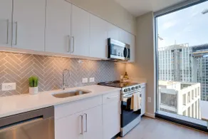 Sojourn Rosslyn Gym Pool Rooftop & Free Parking - Image 5