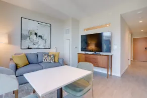 Sojourn Rosslyn Gym Pool Rooftop & Free Parking - Image 3