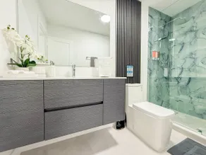 Luxury Private Studio King Bed Free Parking - Image 3