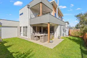 Golf Course Front Stylish Townhouse w/ Pool Access - Image 2