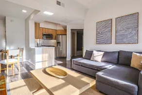 Best Location in Santa Monica! 2BD + Free Parking - Image 2
