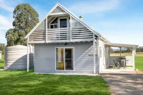 Barn at Madigan Cottages - Pet Friendly - Image 2