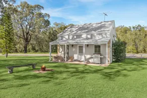 Settlers Cottage - Image 4