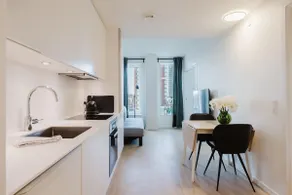 Elegant Apartment Lovely City Views - Image 3