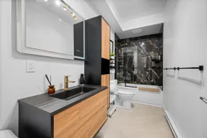 Spacious 1300sf Apt + 2 Parking Spaces + WiFi + AC - Image 4