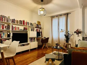 Modern apartment in Courbevoie near the park - Image 2