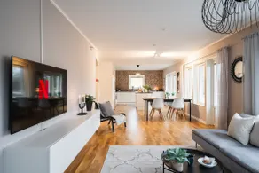 Guestly Homes - Spacious 2BR Executive Residence - Image 2