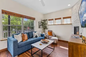NAU/DT | Elevated 2 bdrm | AC | Dog Friendly - Image 4