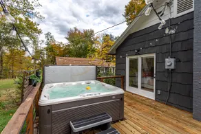 NEW: Cozy One Level w/ Hot Tub in Kerhonkson - Image 2